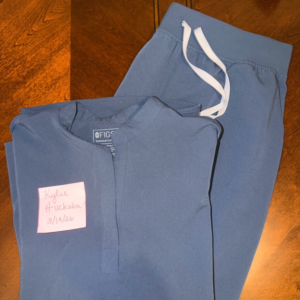 Figs Scrub Set